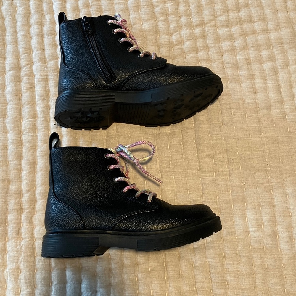 Art Class Boots - Picture 3 of 6